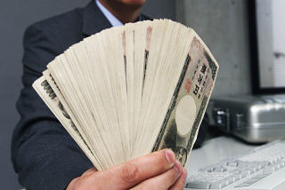 東京の２７歳モデル、和歌山の７４歳知人男性宅から現金など６千万円盗む：コメント1