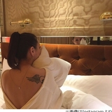 あゆが背中のタトゥーを披露、綺麗な後ろ姿にファン「セクシー！」。