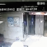 【動画】エレベーターにカンフーキックをした中国人がそのままツァイチェン