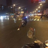 残酷！子猫を引きずりながらバイクで疾走する男に非難殺到―中国