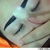 「まるで関羽」中国女性が入れた眉毛タトゥー 醜い仕上がりに施術料の返還を要求