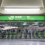 JR新宿駅構内に「大便が点々と...」 「30メートル級」報告にネット騒然