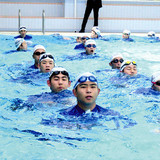 海上保安官の入学生4割泳げず、プール温水化で冬も特訓