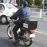 公務中の警官がノーヘルでバイクを運転、摘発　大分