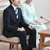 眞子さまと小室圭さん、ご婚約会見　プロポーズは１３年１２月「都内で食事の後、２人で歩いていた時」