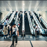 危険なマナー「片側空け」は変わるか エスカレーター「歩かないで！」 東京駅で対策