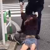 【東京】警官が酔っ払い連行の衝撃動画「これは保護というより暴行」