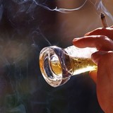 酒によるセクハラや交通事故も多数…タバコだけの規制に喫煙者が疑問