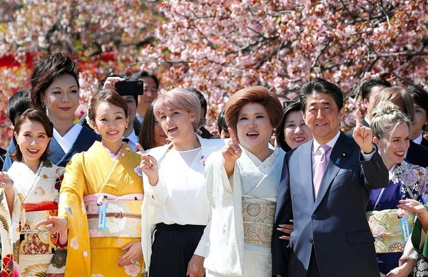 千原ジュニア、安倍首相主催の“桜を見る会”を辞退　「知らんおっさんと見たないわ」：コメント82