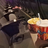 日本人は映画館マナーに厳しすぎ？「ポップコーンとかにぶち切れてるのはやばい」