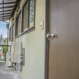 家賃4万円のアパートに住んでいた女性「階段裏に痴漢潜んでた」