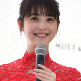 佐々木希、故郷・秋田の海を見ながら不意の涙…