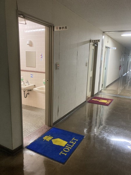 「男は青、女は赤」は当たり前？　トイレの市民投票案を「色分けなし」に変更　明石：コメント16