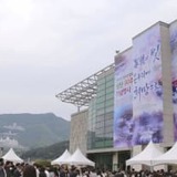 旧統一教会が合同結婚式　韓国で2千人、日本に中継