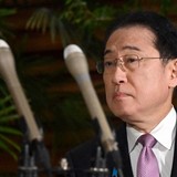 岸田内閣支持率、最低14％　不支持率82％　毎日新聞世論調査