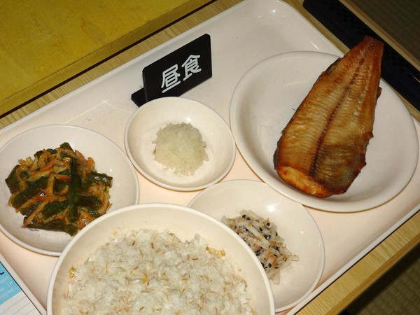 おかずが少なすぎる！大阪市の小学校給食が｢あまりにショボすぎる背景」とは？：コメント14