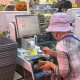 「スマホが前提なんて…」行きつけ飲食店を失ったシニアも　セルフレジに「戸惑う」