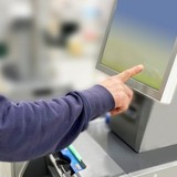 「券売機は大丈夫だけど…」セルフレジが苦手という人たちが感じる“壁”