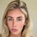 金髪美女インフルエンサー（26）が“400人と関係を持った”直後に妊娠発表